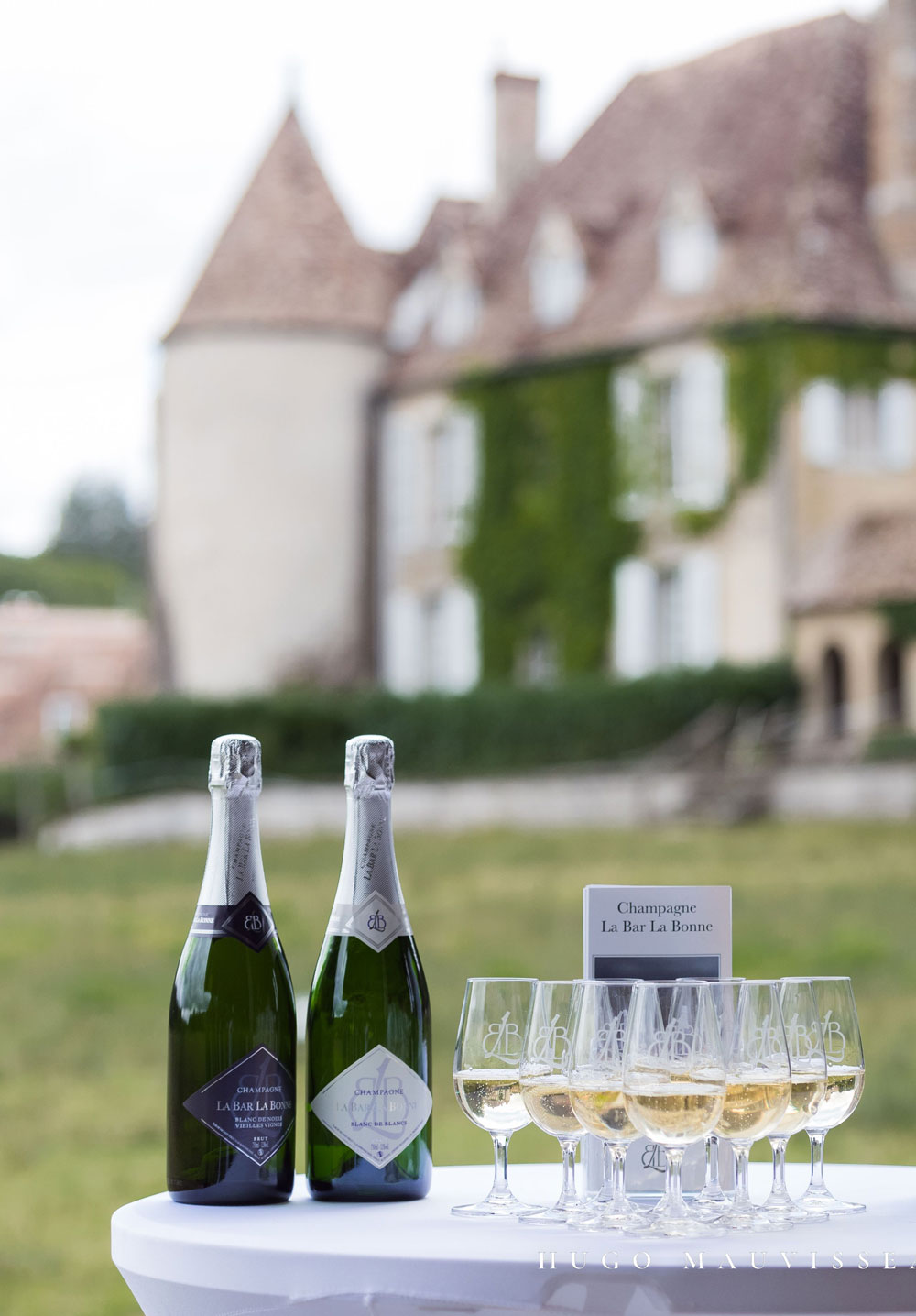 Bouteilles de champagnes et verres dans la réception du parc naturel de Boutissaint